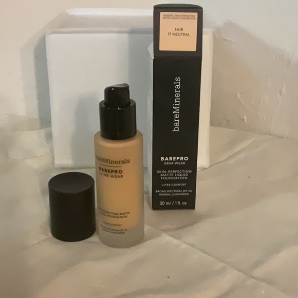 bareMinerals BAREPRO Skin-Perfecting Matte Liquid Foundation, Fair Neutral, NIB - Picture 9 of 9